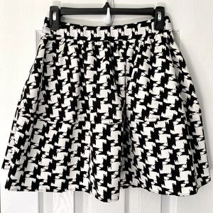 Express Black & White Houndstooth Skirt (size 2)